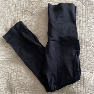 Postpartum active capri leggings
